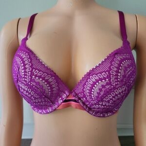 Victoria's Secret NWT Very Sexy Lightly Lined Plunge Bra 34DD.